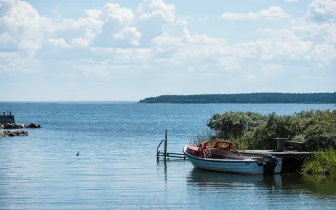 Hav och båt vid Bönan. Foto Daniel Bernstål.