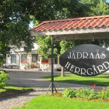 Destination Jädraås - welcome sign Jädraås Herrgård.